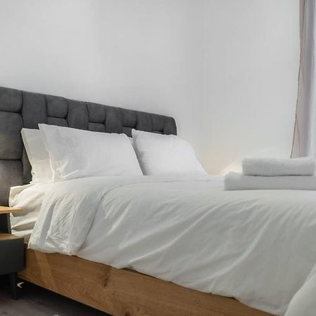 Syntagma Square, 60Sqm Platinum Suite Афины Экстерьер фото