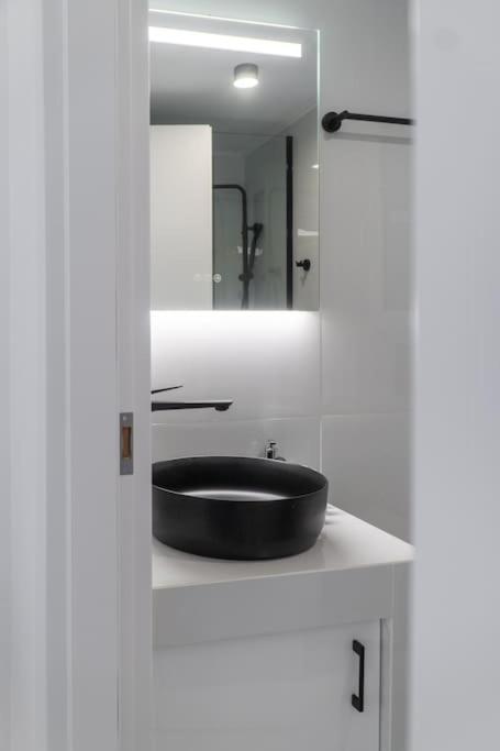Syntagma Square, 60Sqm Platinum Suite Афины Экстерьер фото